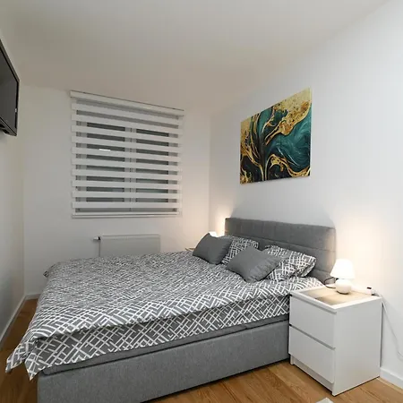 Tara Apartman